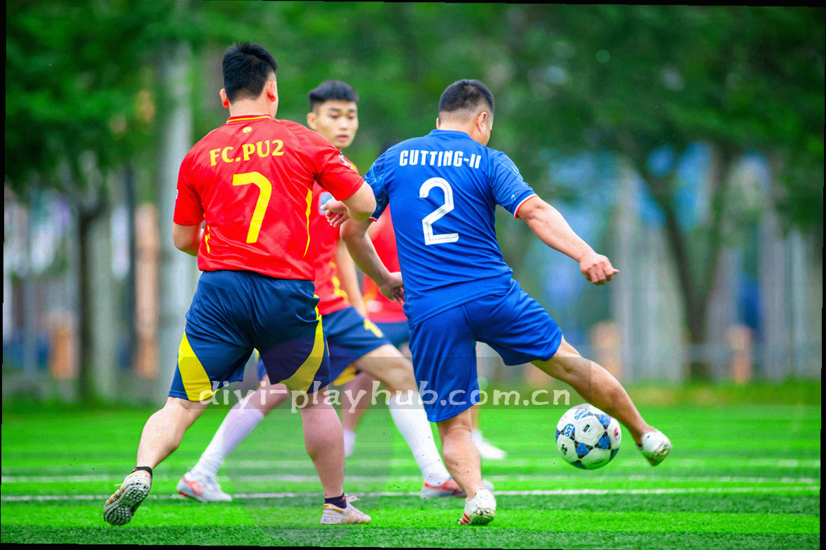 平板设备特写与客服光带入口，界面抽象，突出触控与帮助标识